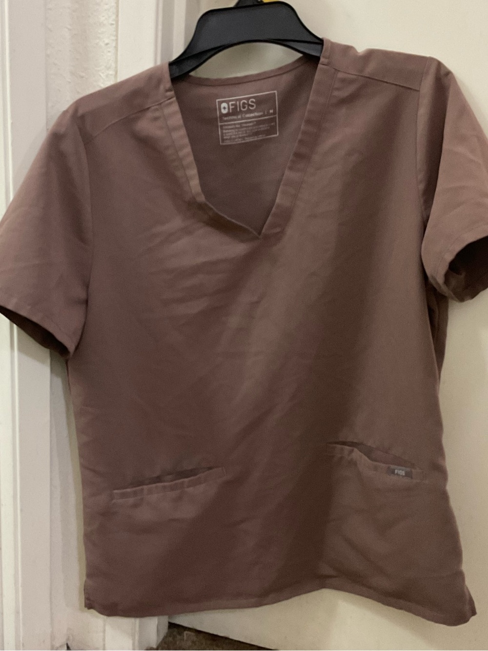 Figs Short Sleeve V-Neck Scrub Top in Mauve Brown